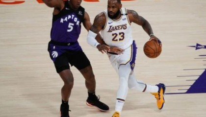 詹皇：没觉得过早复出 制定附加赛的人应该被解雇